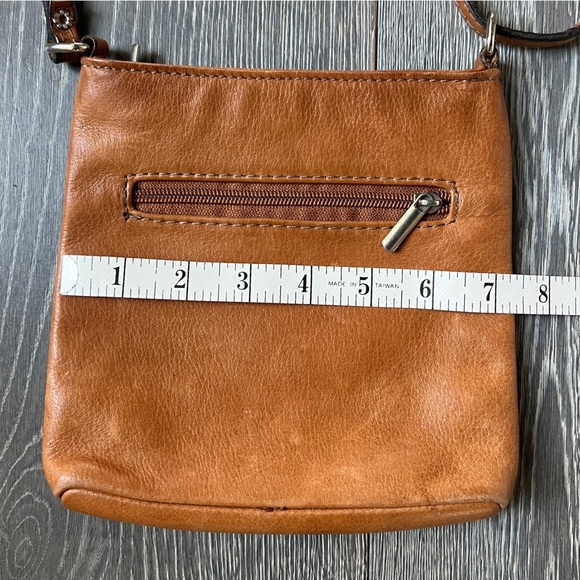 Real 100% leather crossbody or over the shoulder bag purse. Cognac brown - Picture 5 of 8